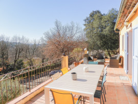 Vente
Entrecasteaux, villa avec piscine et dépendances