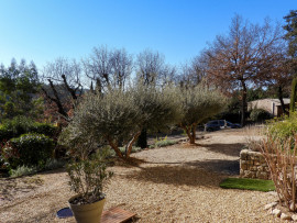 Vente
Entrecasteaux, villa avec piscine et dépendances