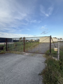 
                                                                                        Vente
                                                                                         Entrepôt 318m² + terrain à Peujard (33240)