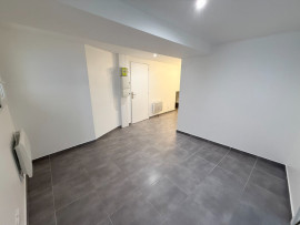 
                                                                                        Vente
                                                                                         Etienne