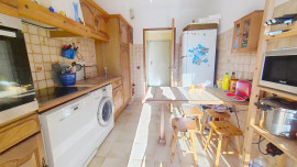 
                                                                                        Vente
                                                                                         EXCLUSIVITE ANTIBES RESIDENTIEL - Appartement T3 traversant en dernier étage, avec terrasse, parking privatif et cave.