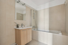 
                                                                                        Vente
                                                                                         Exclusivité- Grand 4 Pièces- Versailles Château
