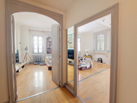 Vente
Exclusivité - Avignon Intramuros Zone Piétonne - 6 pièces dont quatre chambres avec place de parking privatif et grande cave