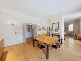 Vente
Exclusivité - Avignon Intramuros Zone Piétonne - 6 pièces dont quatre chambres avec place de parking privatif et grande cave