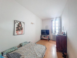 Vente
Exclusivité - Avignon Intramuros Zone Piétonne - 6 pièces dont quatre chambres avec place de parking privatif et grande cave