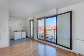 Vente
Exclusivité - Studio avec balcon filant