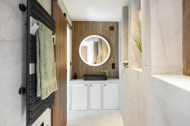 
                                                                                        Vente
                                                                                         Èze, proche plage – Élégant 2 pièces rénové avec terrasses et vue mer