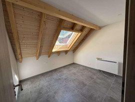 
                                                                                        Location
                                                                                         F 4 au calme