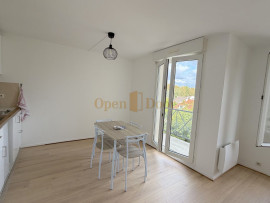
                                                                                        Location
                                                                                         F1 avec balcon et cave - Sucy-en-Brie