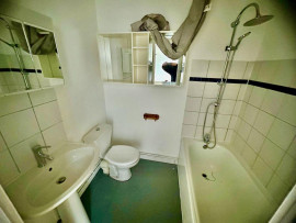 
                                                                                        Location
                                                                                         F2 LA BASSEE CENTRE