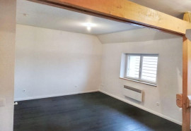 
                                                                                        Location
                                                                                         F3 très bon état, vue imprenable sur le paysage