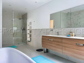
                                                                                        Vente
                                                                                         FACE A L'OCEAN VILLA D'ARCHITECTE D'EXCEPTION