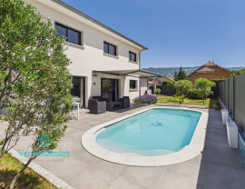 
                                                                                        Vente
                                                                                         Feigères (74160) – Maison contemporaine 5 pièces | 150 m² | Piscine | DPE A
