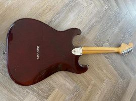 
                                                                                        Instrument de musique
                                                                                         Fender Stratocaster 1979 Hardtail en Wine Red