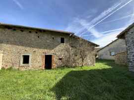 Vente
Fermette à rénover avec grange et garage sur un