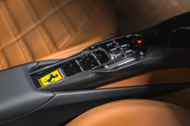 
                                                                                        Voiture
                                                                                         Ferrari 296 GTS V6 3.0 830