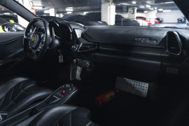 
                                                                                        Voiture
                                                                                         Ferrari 458 Italia V8 4.5 570