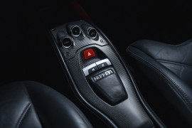 
                                                                                        Voiture
                                                                                         Ferrari 458 Italia V8 4.5 570