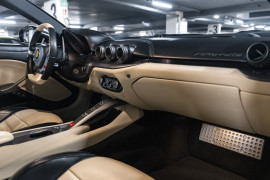 
                                                                                        Voiture
                                                                                         Ferrari F12 Berlinetta V12 6.0 740