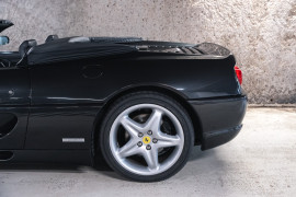 
                                                                                        Voiture
                                                                                         Ferrari F355 Spider V8 3.5 380