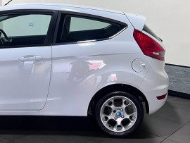 Voiture
                                                                                Ford Fiesta 1.25 Zetec Hatchback 3dr Petrol Manual (129 g/km, 81 bhp)