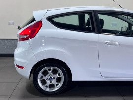 Voiture
                                                                                Ford Fiesta 1.25 Zetec Hatchback 3dr Petrol Manual (129 g/km, 81 bhp)