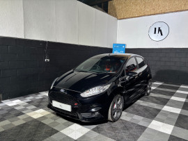
                                                                                        Voiture
                                                                                         Ford Fiesta ST-3
