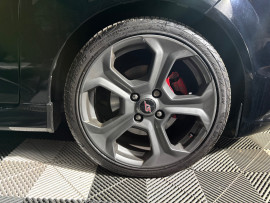 
                                                                                        Voiture
                                                                                         Ford Fiesta ST-3