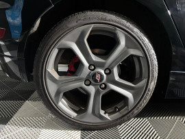 
                                                                                        Voiture
                                                                                         Ford Fiesta ST-3