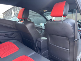 
                                                                                        Voiture
                                                                                         Ford Fiesta ST-3