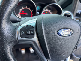 
                                                                                        Voiture
                                                                                         Ford Fiesta ST-3