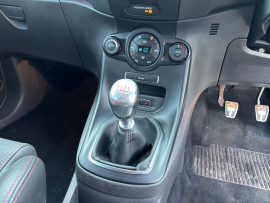 
                                                                                        Voiture
                                                                                         Ford Fiesta ST-3