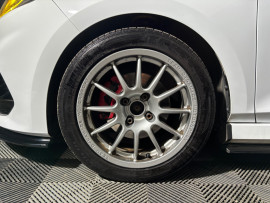 
                                                                                        Voiture
                                                                                         Ford Fiesta ST-3