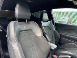 
                                                                                        Voiture
                                                                                         Ford Fiesta ST-3