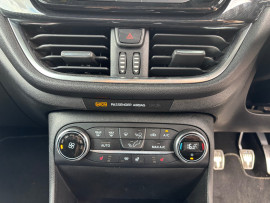 
                                                                                        Voiture
                                                                                         Ford Fiesta ST-3