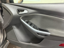 Voiture
                                                                                Ford Focus 1.6 Titanium Hatchback 5dr Petrol Powershift Euro 5 (125 ps)
