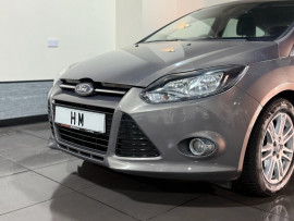 Voiture
                                                                                Ford Focus 1.6 Titanium Hatchback 5dr Petrol Powershift Euro 5 (125 ps)