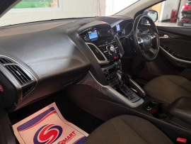 Voiture
                                                                                Ford Focus 1.6 Titanium Hatchback 5dr Petrol Powershift Euro 5 (125 ps)
