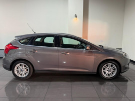 Voiture
                                                                                Ford Focus 1.6 Titanium Hatchback 5dr Petrol Powershift Euro 5 (125 ps)