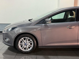 Voiture
                                                                                Ford Focus 1.6 Titanium Hatchback 5dr Petrol Powershift Euro 5 (125 ps)