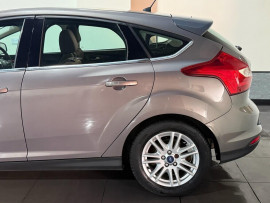 Voiture
                                                                                Ford Focus 1.6 Titanium Hatchback 5dr Petrol Powershift Euro 5 (125 ps)