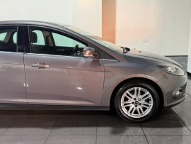 Voiture
                                                                                Ford Focus 1.6 Titanium Hatchback 5dr Petrol Powershift Euro 5 (125 ps)