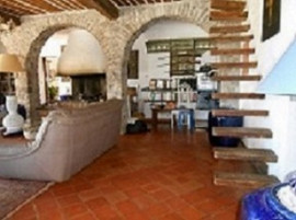 
                                                                                        Vente
                                                                                         FRENCH RIVIERA ATYPICAL STONES PROPERTY