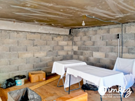 
                                                                                        Vente
                                                                                         Garage avec espace stockage en mezzanine