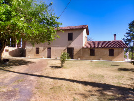 
                                                                                        Vente
                                                                                         GERS ANCIEN CORPS DE FERME 3 HA