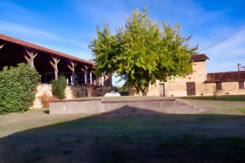 
                                                                                        Vente
                                                                                         GERS ANCIEN CORPS DE FERME 3 HA