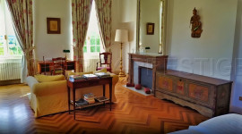 
                                                                                        Vente
                                                                                         GERS CHATEAU XVIIIème 70 HA LAC 19 HA