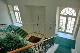 
                                                                                        Vente
                                                                                         GERS CHATEAU XVIIIème 70 HA LAC 19 HA