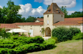 
                                                                                        Vente
                                                                                         GERS CHATEAU XVIIIème 70 HA LAC 19 HA