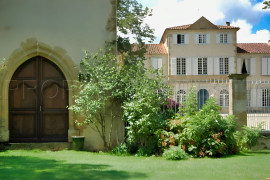 
                                                                                        Vente
                                                                                         GERS CHATEAU XVIIIème 70 HA LAC 19 HA